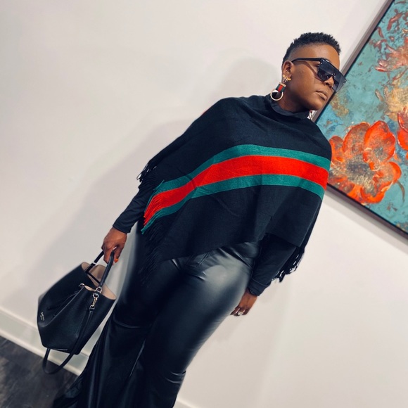 Poncho - Picture 2 of 15